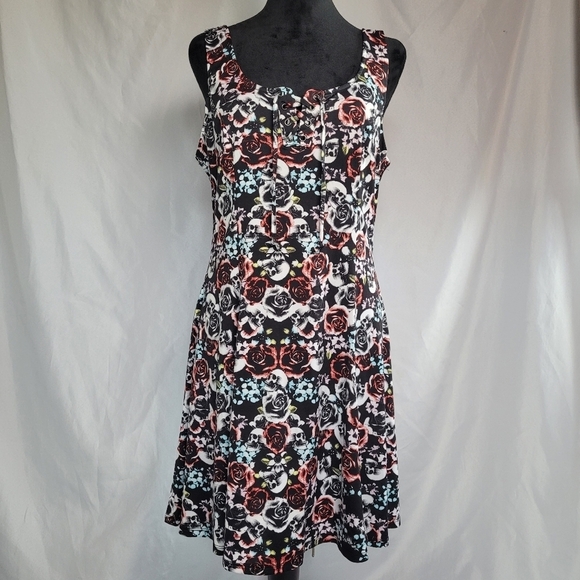 Hot Topic Dresses & Skirts - NWT Hot Topic Multicolor Rose & Skull Sleeveless Fit&Flare Lace Up Dress Size L